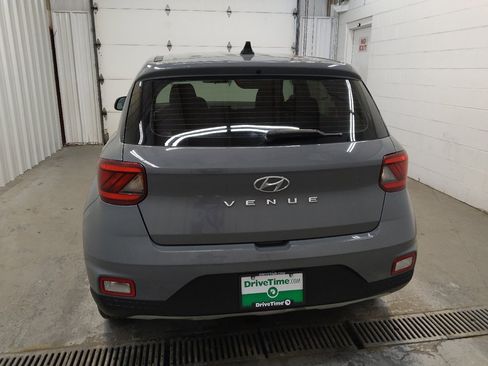 Used 2020 Hyundai Venue SE FWD image 6