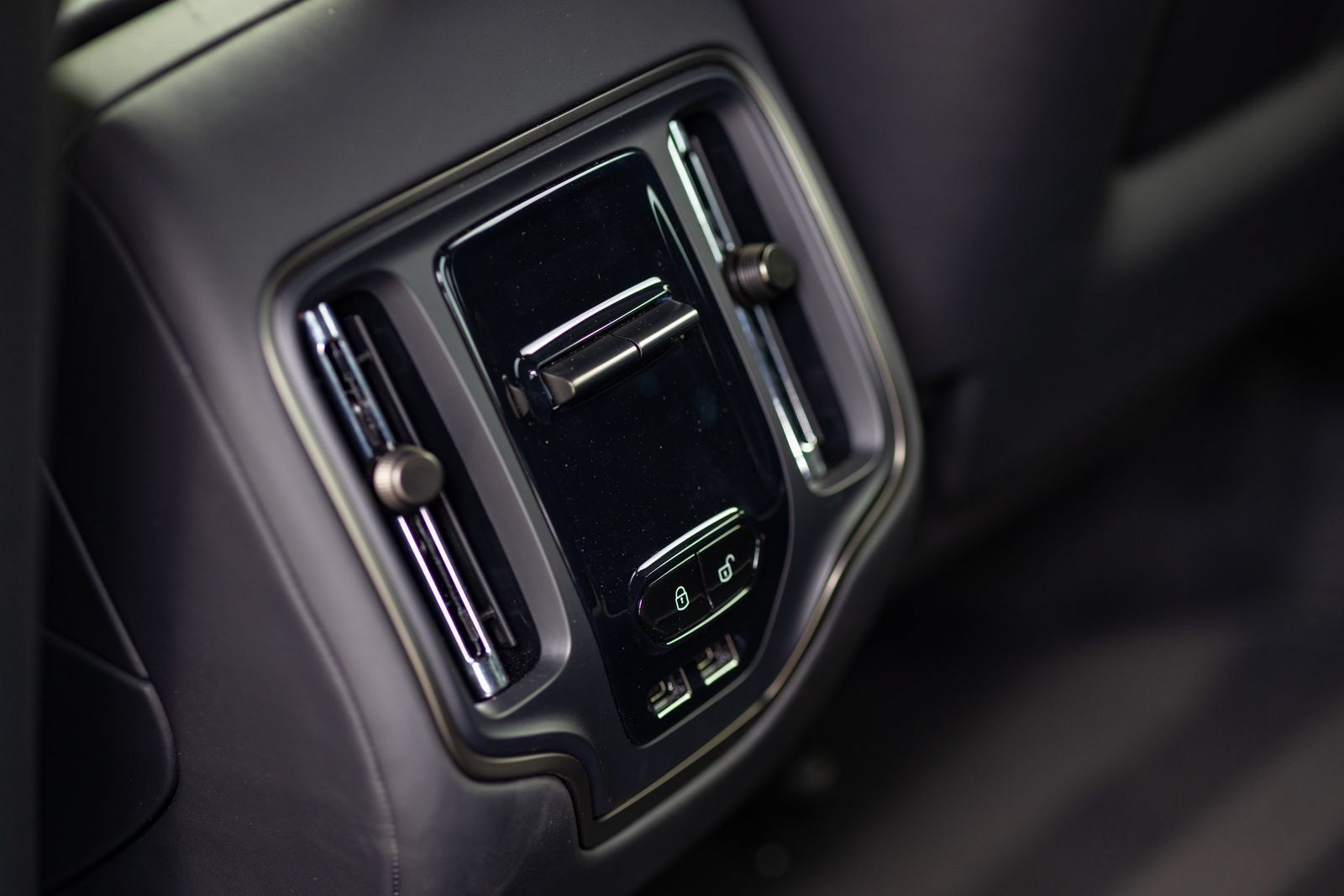 Used 2026 Aston Martin DBX 707 AWD/4WD image 46