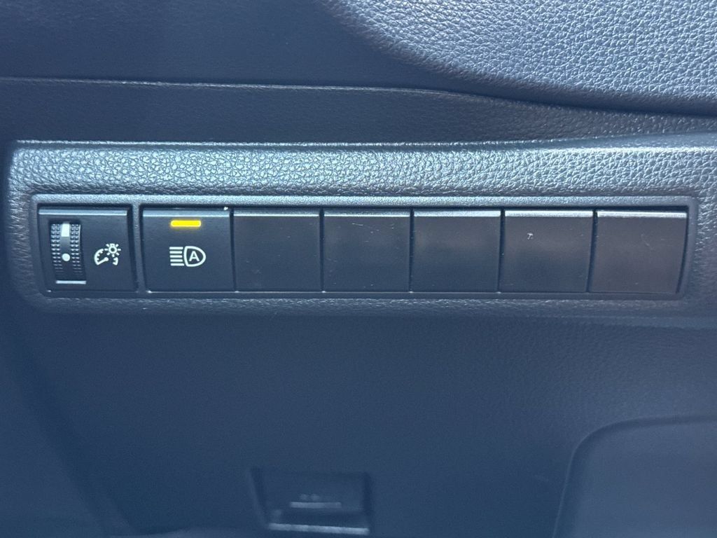 Used 2024 Toyota Corolla LE FWD image 27