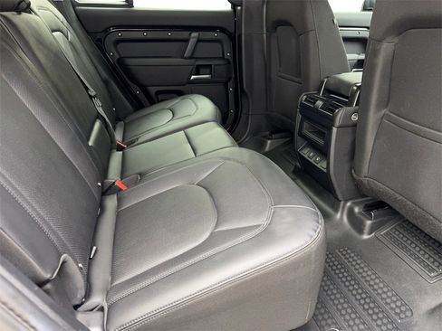 Used 2025 Land Rover Defender 110 S image 38