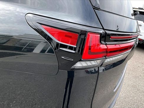 Used 2024 Lexus LX 600 4WD w/ Luxury Package image 30