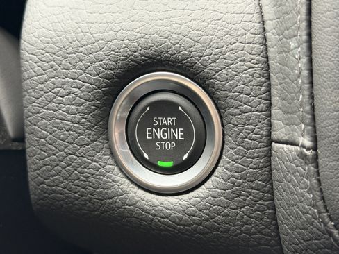 Used 2024 GMC Yukon XL Denali w/ Advanced Technology Package image 41