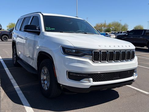 Used 2024 Jeep Wagoneer 4WD image 2