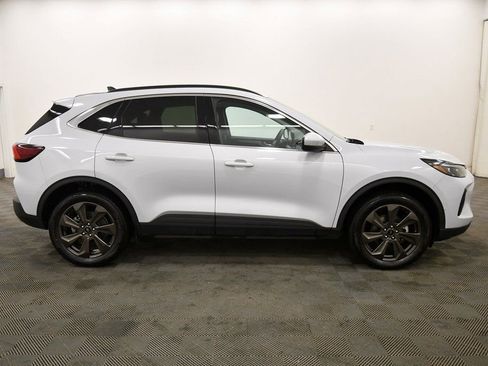 Used 2025 Ford Escape Platinum image 9