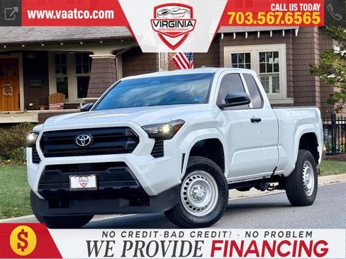 Used 2024 Toyota Tacoma SR image 1