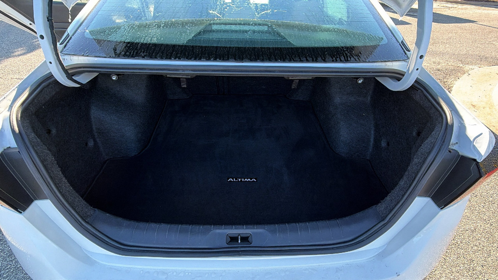 Used 2025 Nissan Altima 2.5 SV FWD image 13