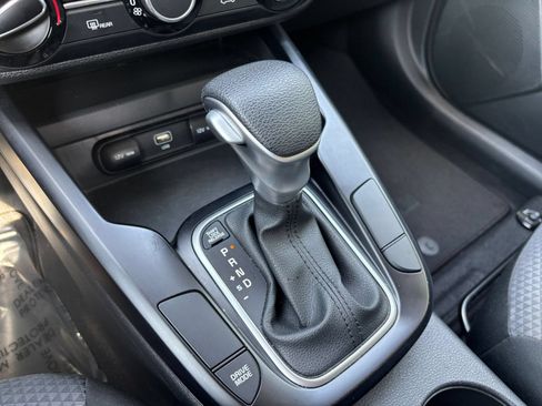 Used 2025 Kia Soul LX w/ LX Technology Package FWD image 40