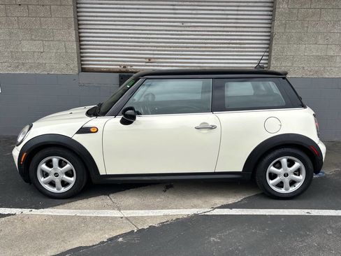 Used 2010 MINI Cooper Hardtop FWD image 5