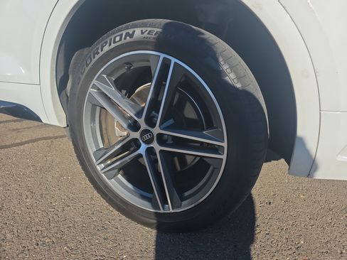 Used 2023 Audi Q5 e Premium Plus w/ Premium Plus Package image 12