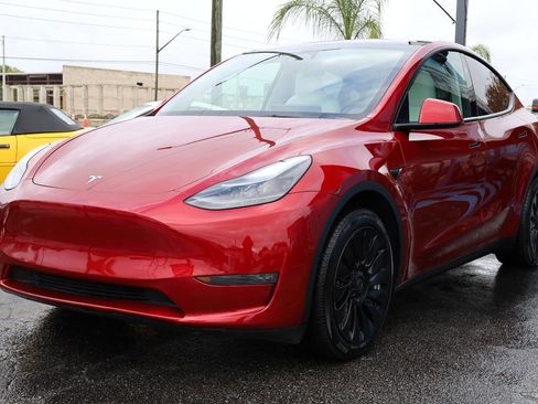 Used 2024 Tesla Model Y Long Range AWD/4WD image 2