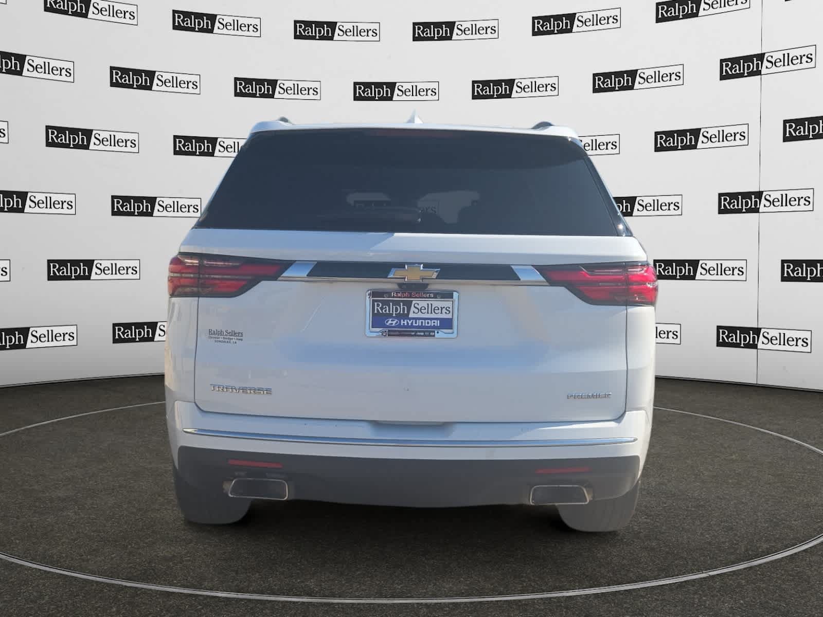 Used 2023 Chevrolet Traverse Premier FWD image 5