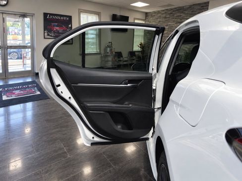 Used 2021 Toyota Camry SE FWD image 14