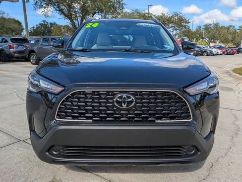 Used 2024 Toyota Corolla Cross LE w/ Moonroof Package image 8