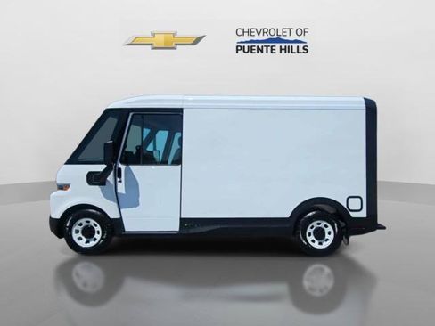New 2025 Chevrolet Brightdrop 400 w/ Power Door Package AWD/4WD image 5