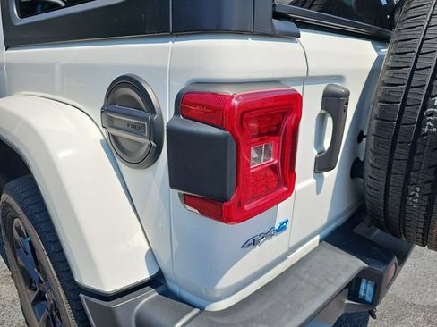 Used 2022 Jeep Wrangler Unlimited Sahara w/ Cold Weather Group AWD/4WD image 35