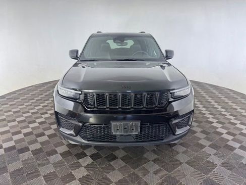 Used 2024 Jeep Grand Cherokee Altitude AWD/4WD image 2