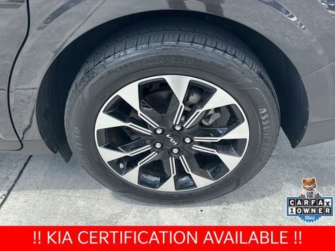 Used 2024 Kia Carnival EX FWD image 10