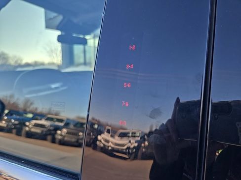 Used 2025 Ford Expedition Max Platinum image 27