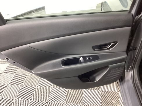 Certified 2025 Hyundai Elantra Sport image 29