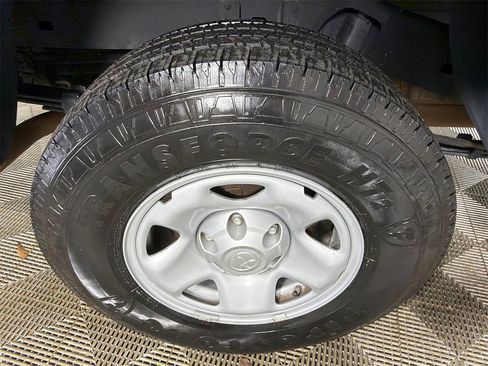 Used 2018 Toyota Tacoma SR image 17