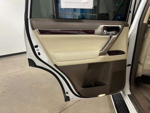 Used 2018 Lexus GX 460 Premium image 33