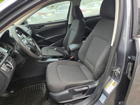 Used 2013 Volkswagen Passat 2.5 S FWD image 6