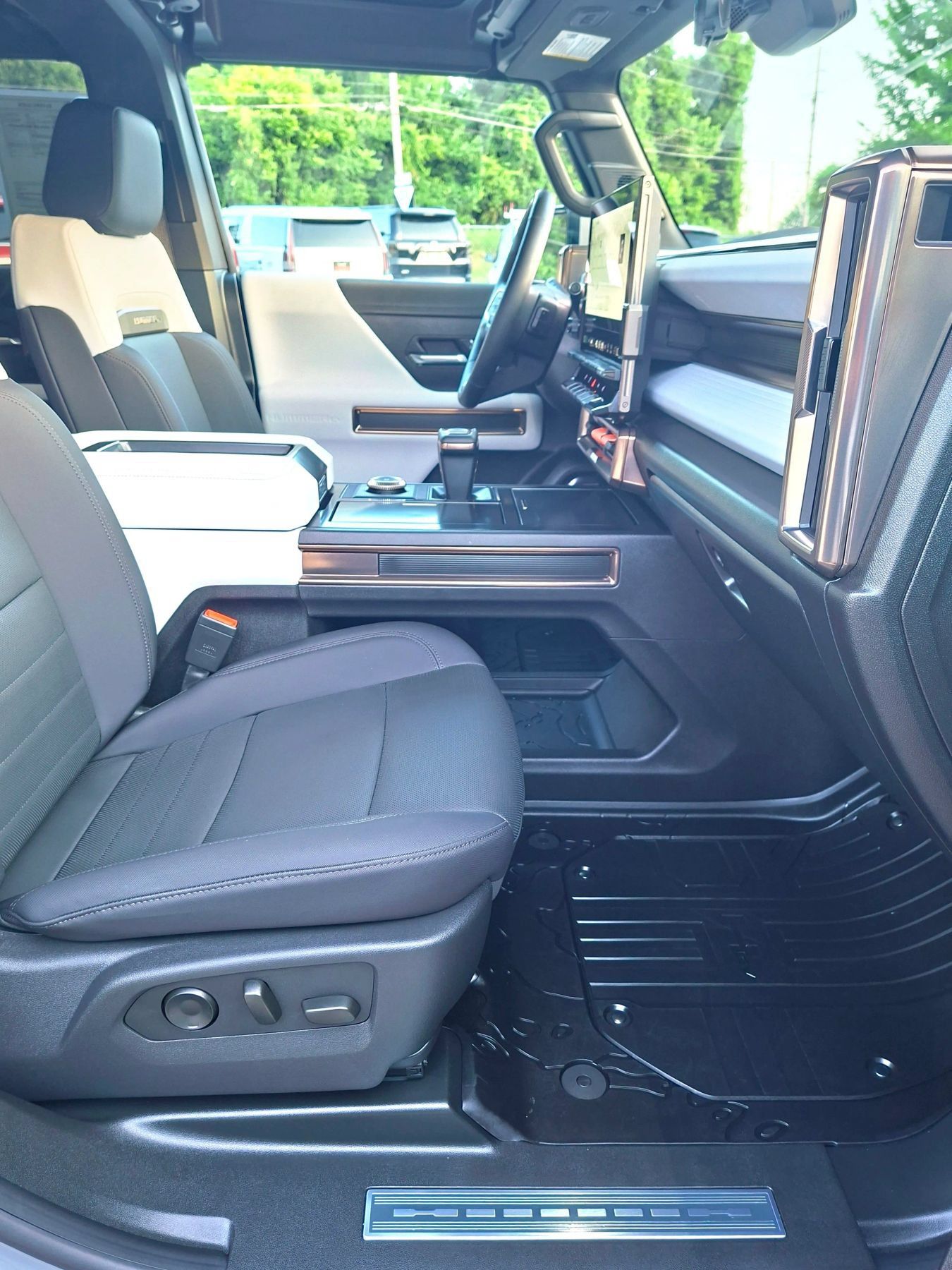 Used 2025 GMC Hummer EV 2X AWD/4WD image 15