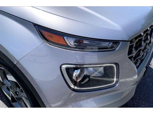 Used 2025 Hyundai Venue SEL FWD image 26