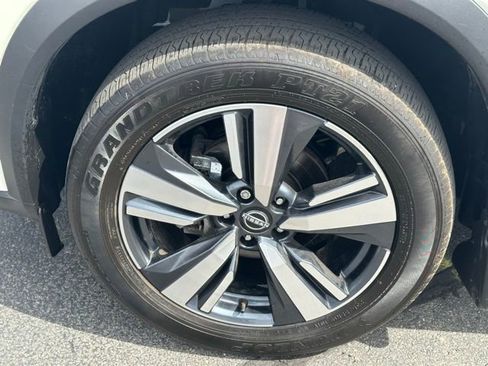Used 2023 Nissan Rogue SL AWD/4WD image 14