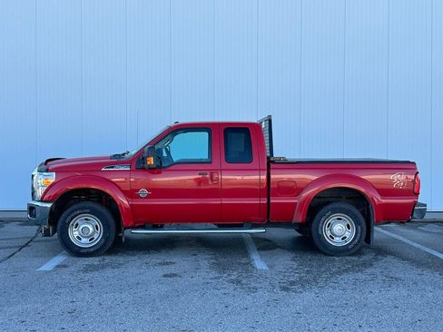 Used 2011 Ford F250 Lariat image 2