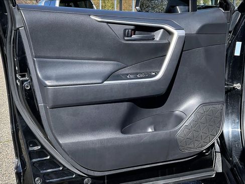 Certified 2021 Toyota RAV4 LE image 21