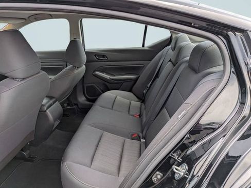 Used 2024 Nissan Altima 2.5 SV FWD image 12