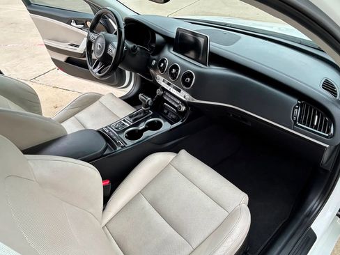 Used 2018 Kia Stinger Premium RWD image 20