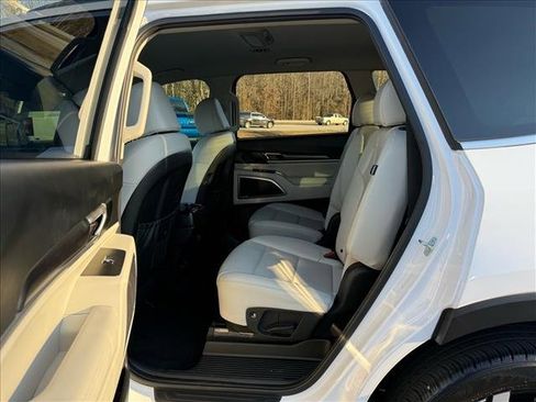 Used 2023 Kia Telluride S image 12
