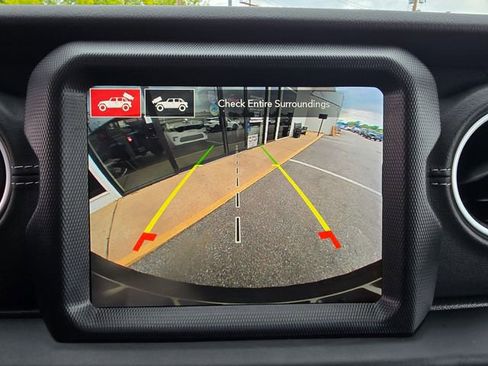Used 2023 Jeep Wrangler Unlimited Sahara w/ Cold Weather Group AWD/4WD image 19