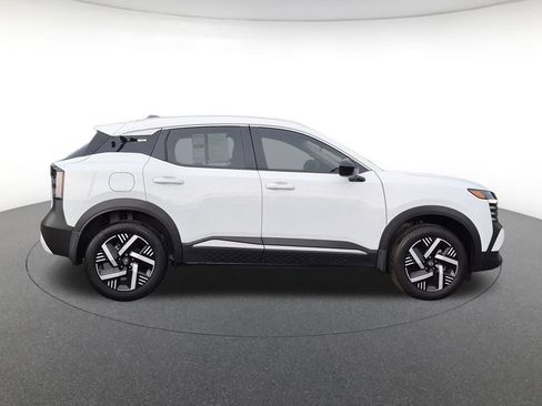 Used 2026 Nissan Kicks SV FWD image 4