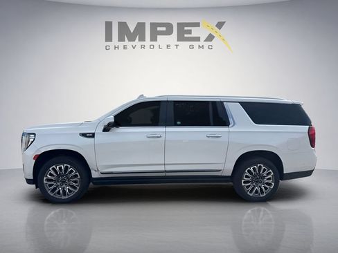 Used 2023 GMC Yukon XL Denali Ultimate AWD/4WD image 2