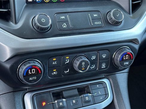 Used 2022 GMC Acadia SLE image 21