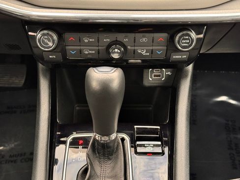 Used 2024 Jeep Compass Limited image 24