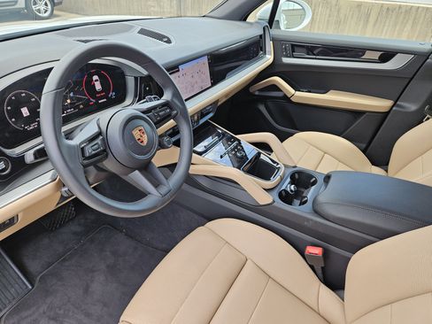 Used 2026 Porsche Cayenne AWD/4WD image 4