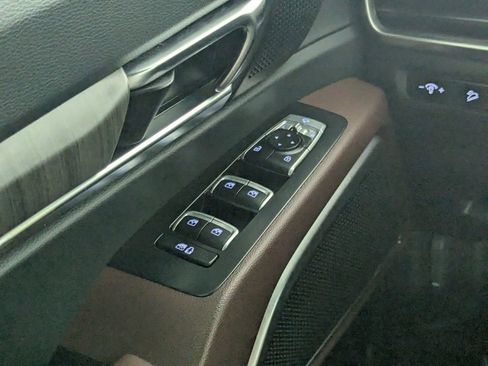 Used 2024 Kia Telluride EX w/ EX Captain's Chair Package FWD image 15