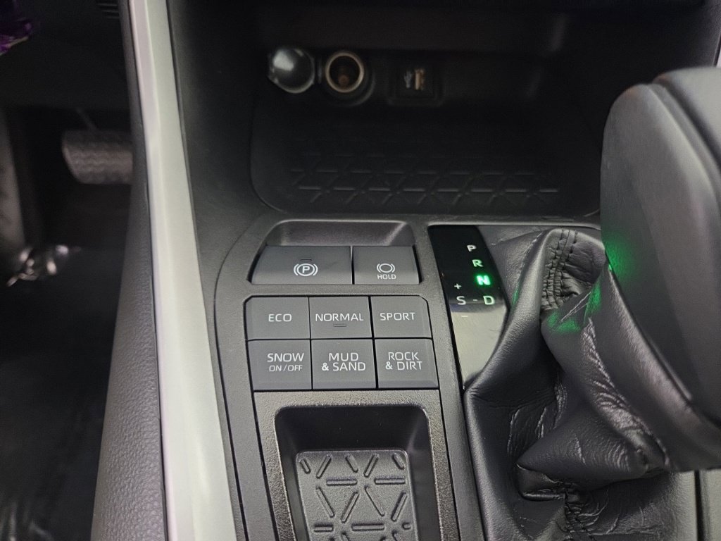 Used 2023 Toyota RAV4 LE AWD/4WD image 36