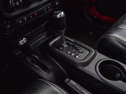 Used 2012 Jeep Wrangler Unlimited Rubicon w/ Dual Top Group AWD/4WD image 35