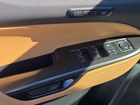 Used 2025 Lexus NX 250 FWD w/ Towing Package (2000 Lbs) image 13