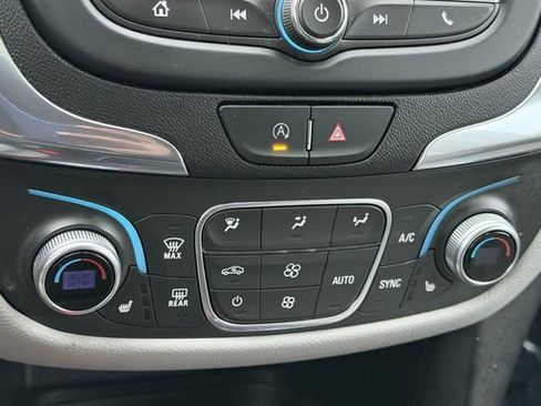 Used 2022 Chevrolet Equinox LT w/ Driver Convenience Package image 24