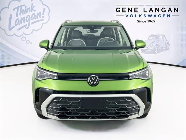 New 2027 Volkswagen Taos SE AWD/4WD image 2