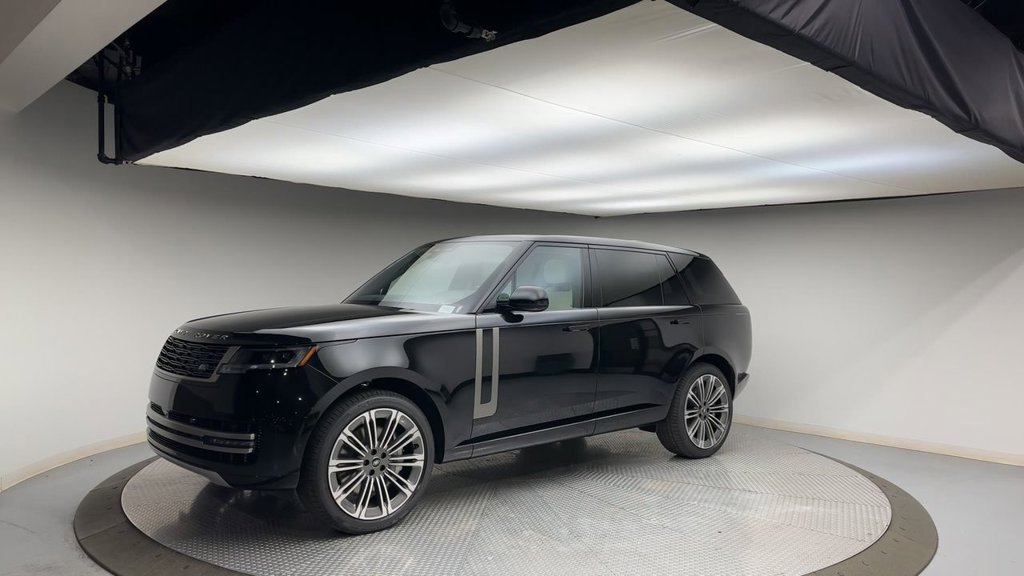 Used 2025 Land Rover Range Rover Long Wheelbase SE AWD/4WD image 4