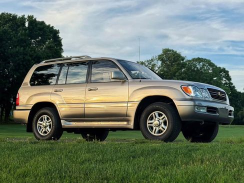 Used 2001 Lexus LX 470 4WD image 2