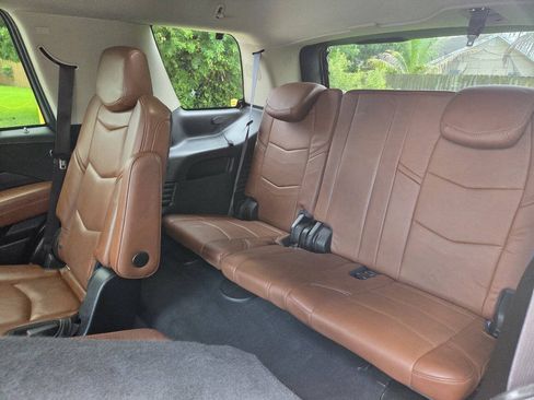 Used 2015 Cadillac Escalade Premium RWD image 16