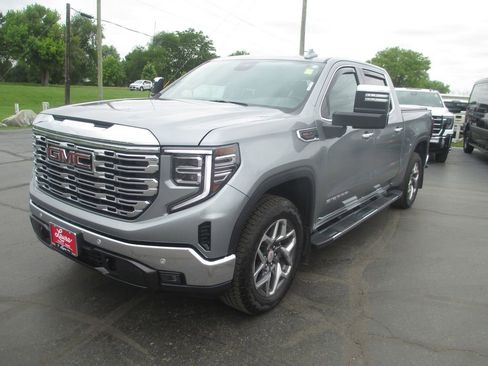 Used 2024 GMC Sierra 1500 SLT w/ SLT Premium Plus Package AWD/4WD image 13
